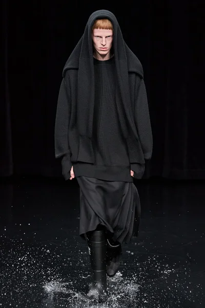 Look 24